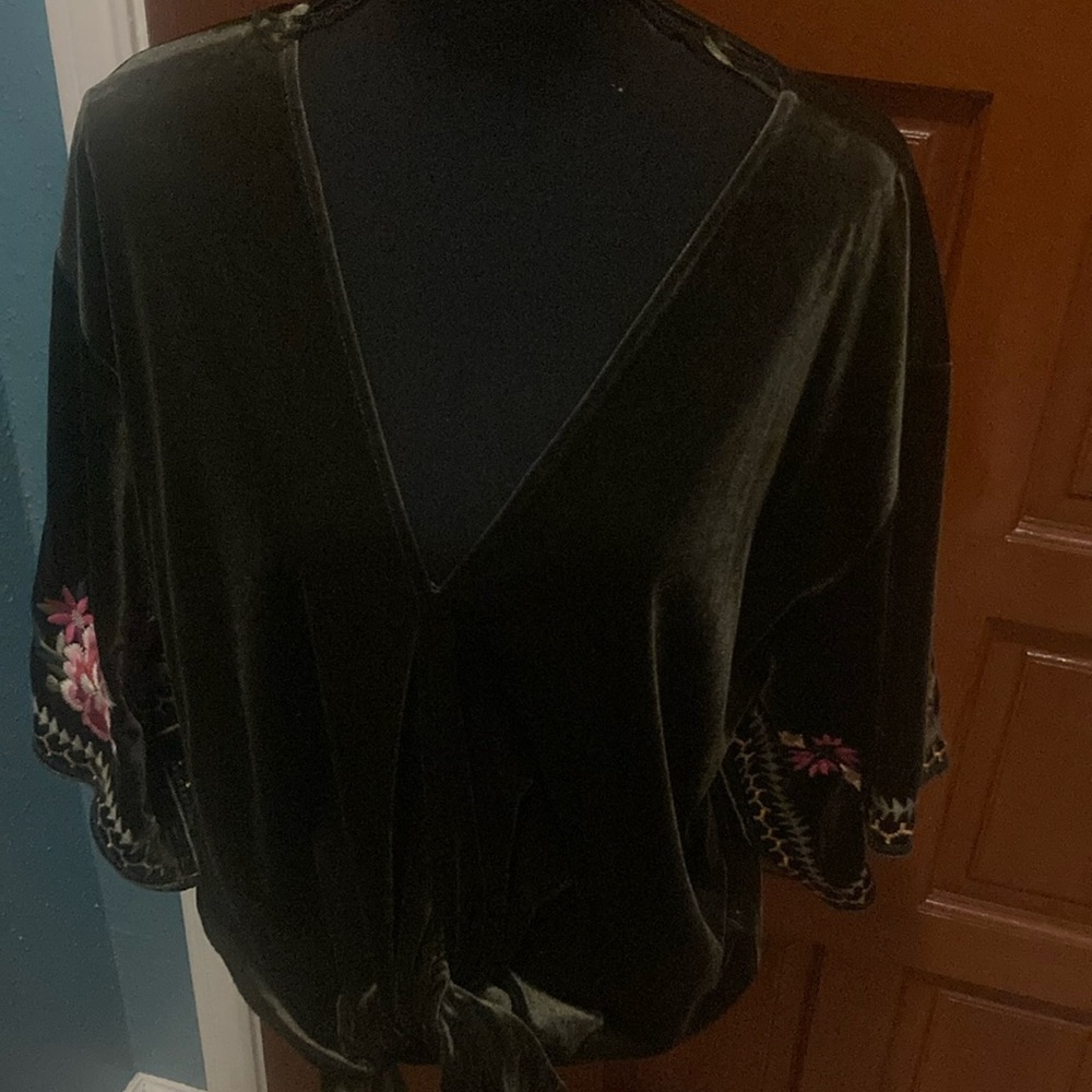 Velvet green shirt. Size L. Embroidered flowers on sleeve. Love stitch brand